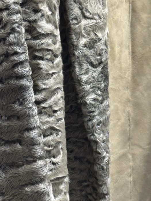 Продаётся Новая эксклюзивная шуба каракуль антик