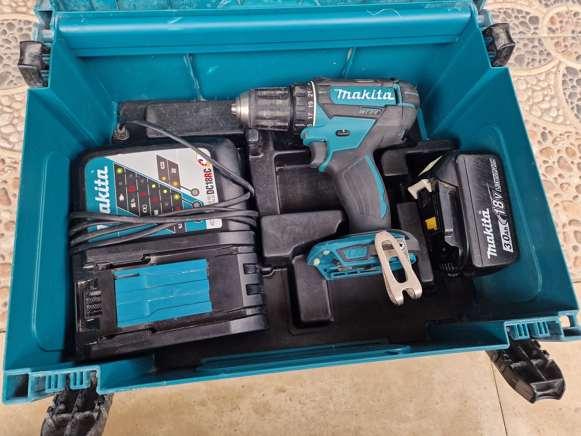 винтоверт Makita DDF482RFJ