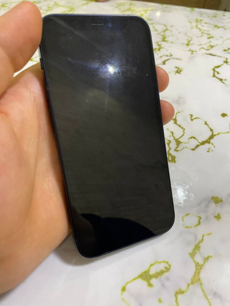 iphone 12 mini  в нормальном состояни