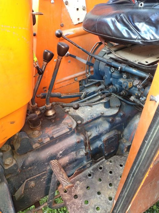Vând tractor Fiat 450 perfect funcțional cauciucuri noi alternator nou
