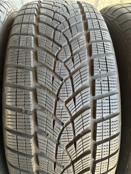 235/60/17 Дънлоп Зимни