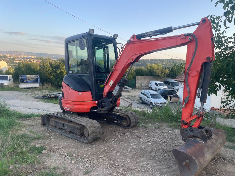 Vând miniexcavator Kubota U25-3
