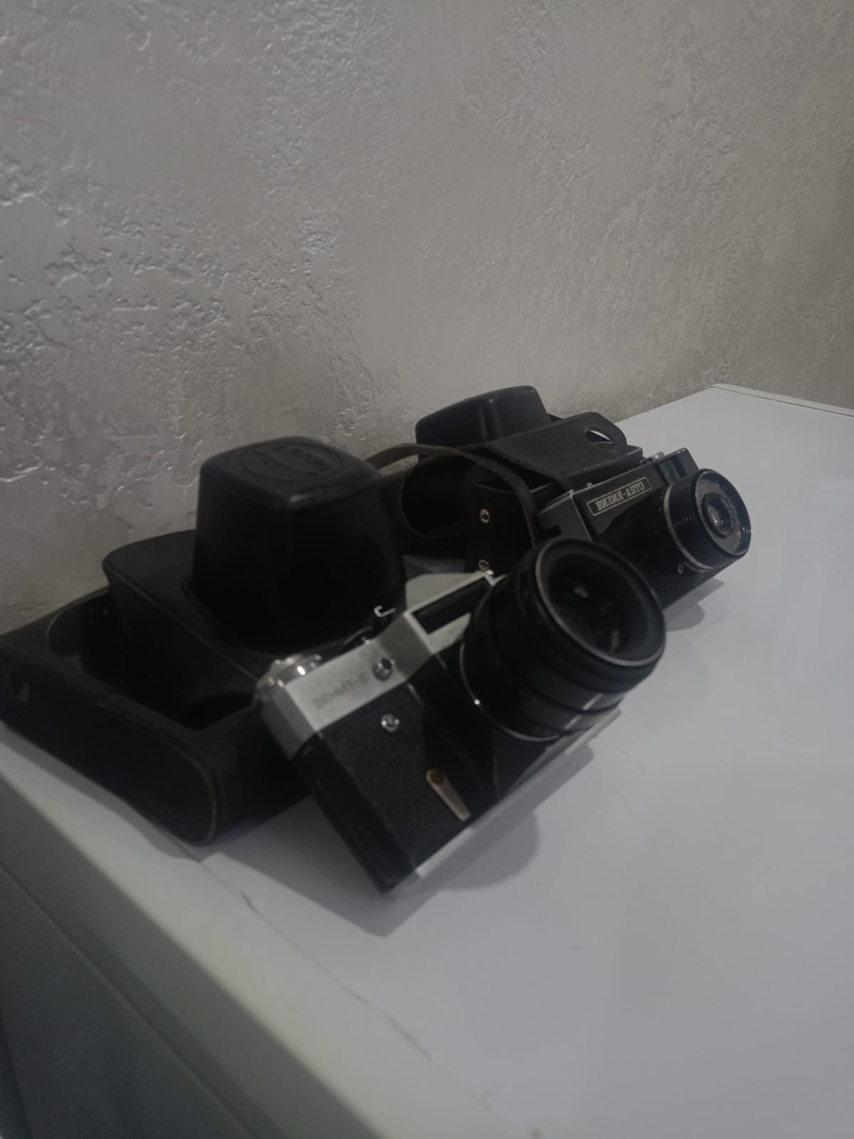 Старые фотоппараты с компания:ЗЕНИТ-Е,,ВИЛИЯ-АВТО.Цена приемлимо