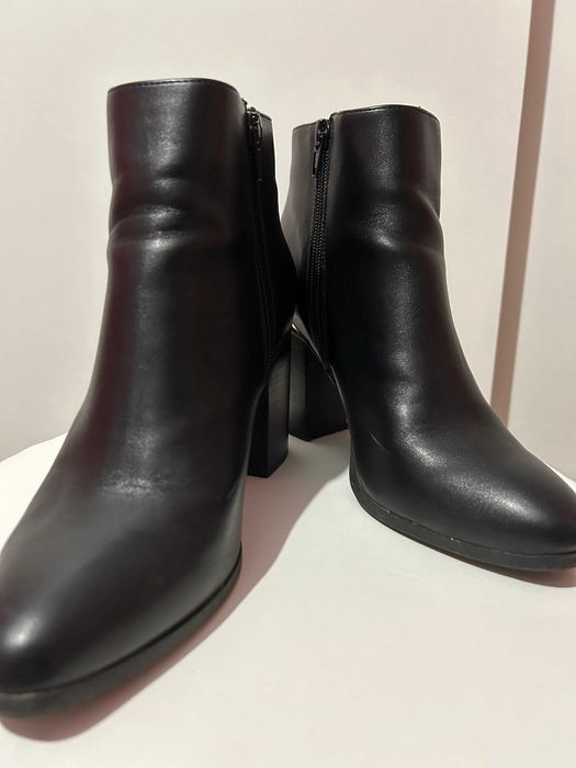 Обувки,слагани няколко пъти,напълно запазени 37,38 номер