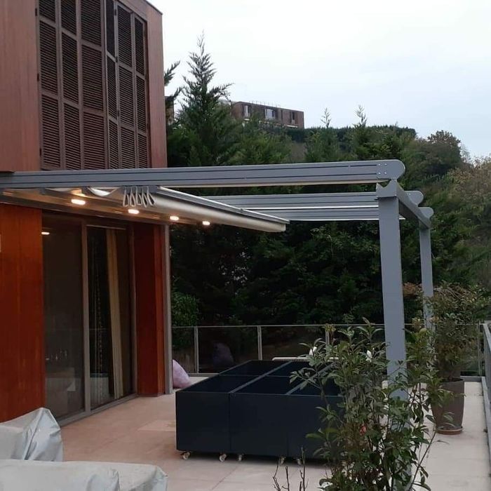 Pergola retractabila