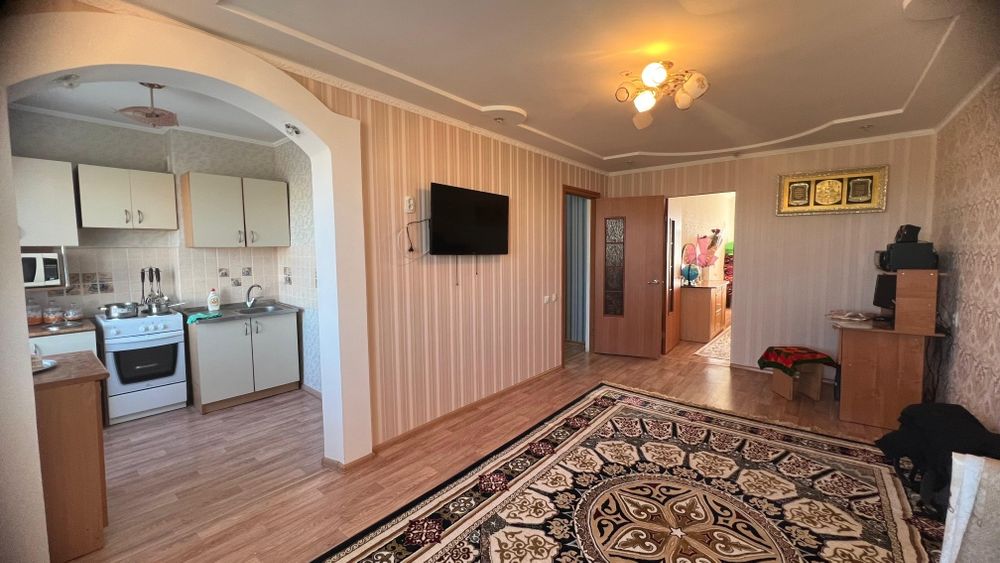 В центре дом Народного банка продаётся 2х комнатная квартира на 4 этаж