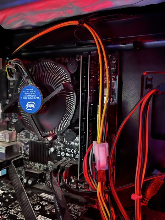 Геймърски компютър 16gb. ram перфектен за игри.
