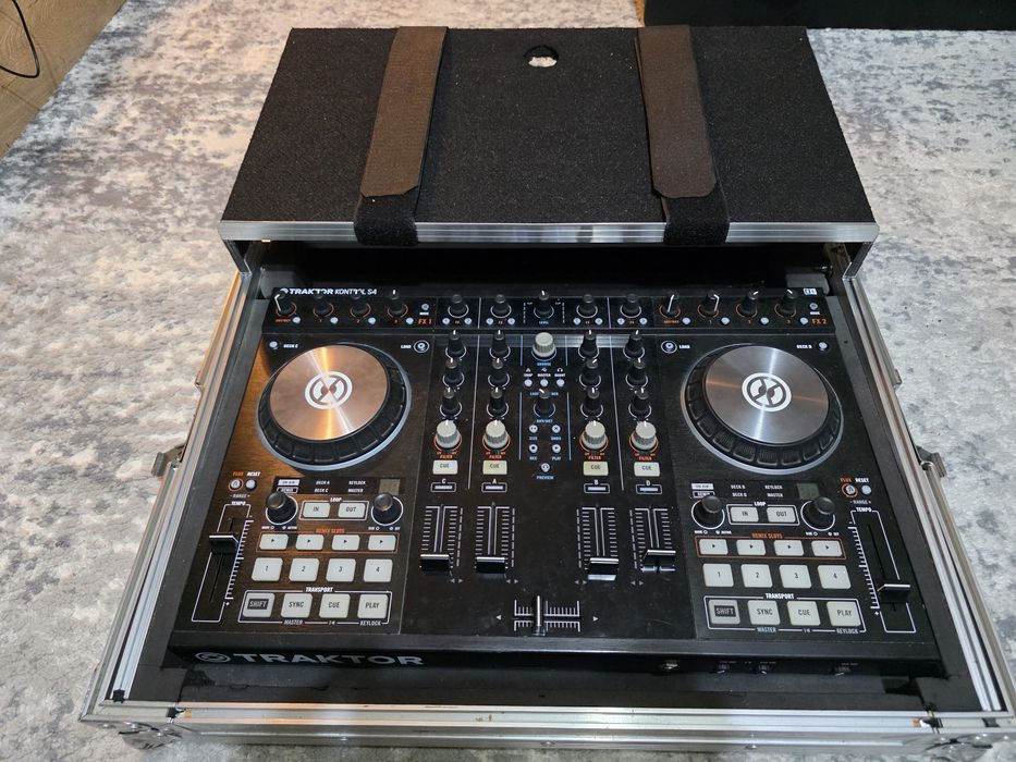 Traktor Kontrol S4 MK2