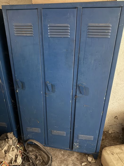 Метален гардероб