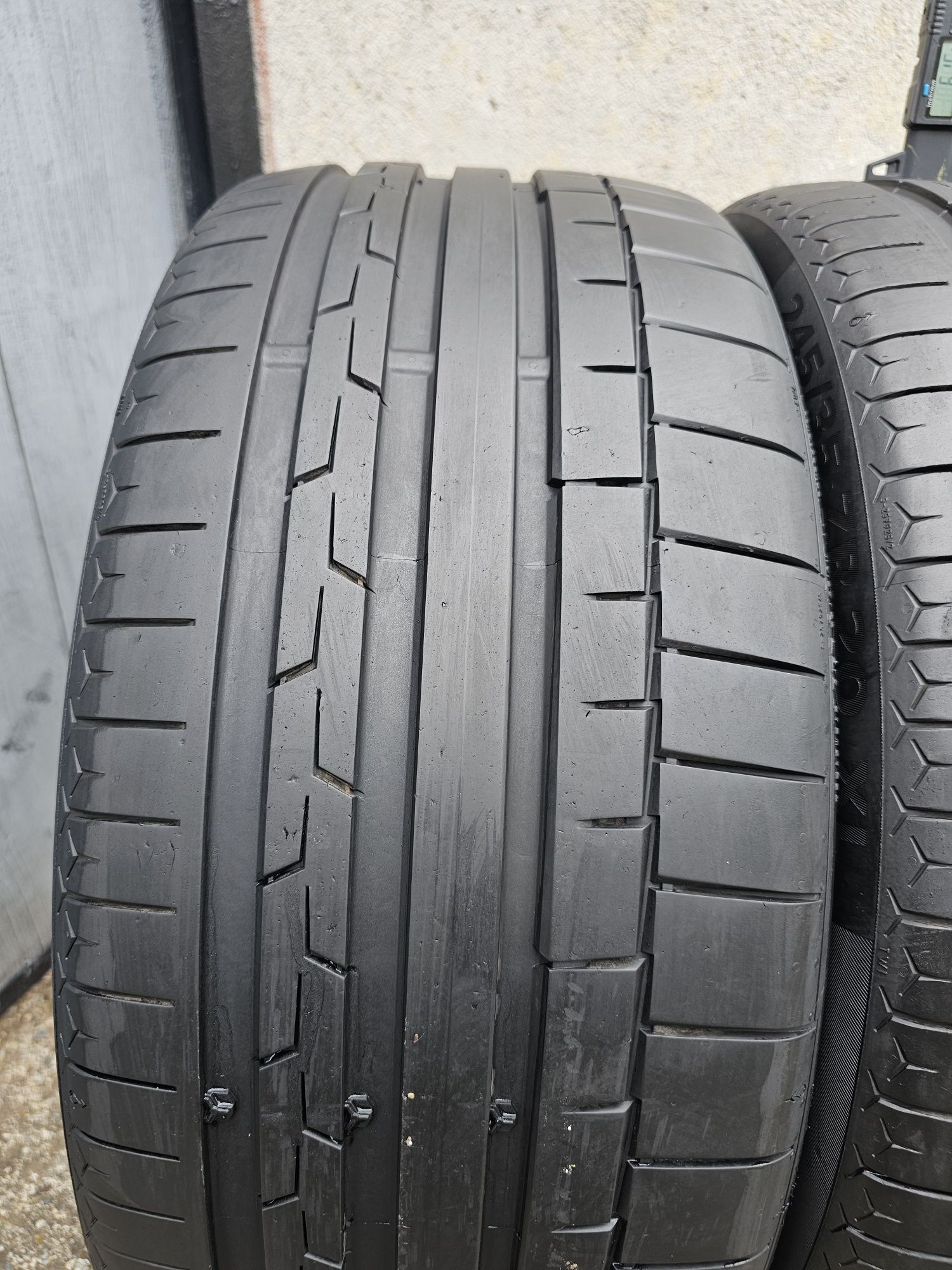 Vând două anvelope de vara continental  245 35 20  dot 2122
