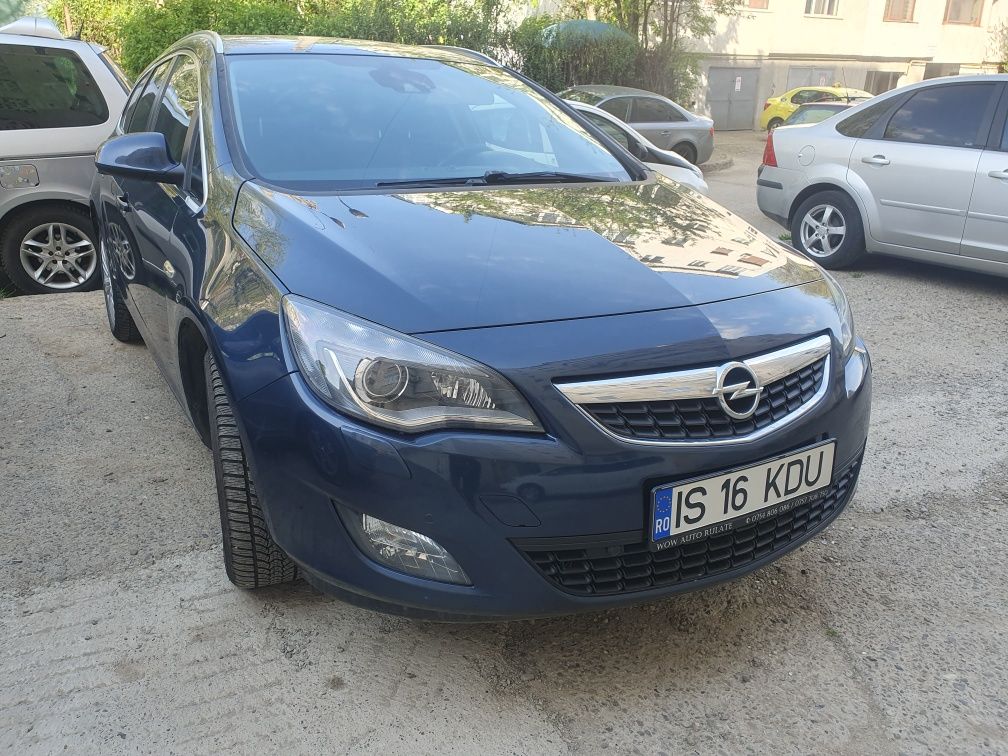 Opel astra J sports tourer 2012 165cp