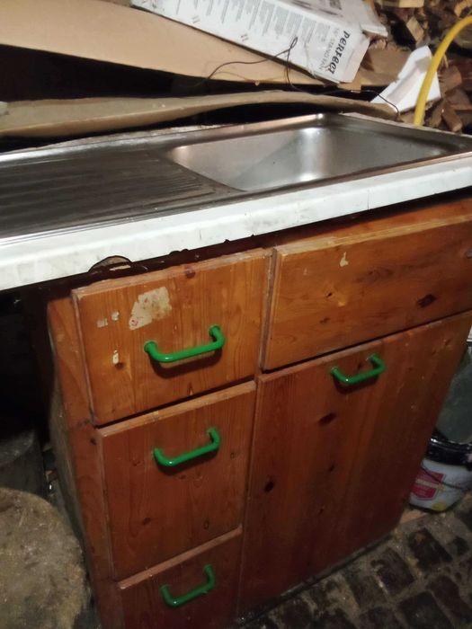 Мивка с шкафчета дървените