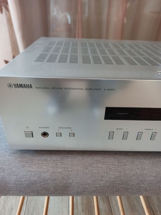 Vând amplificator Yamaha A-S201