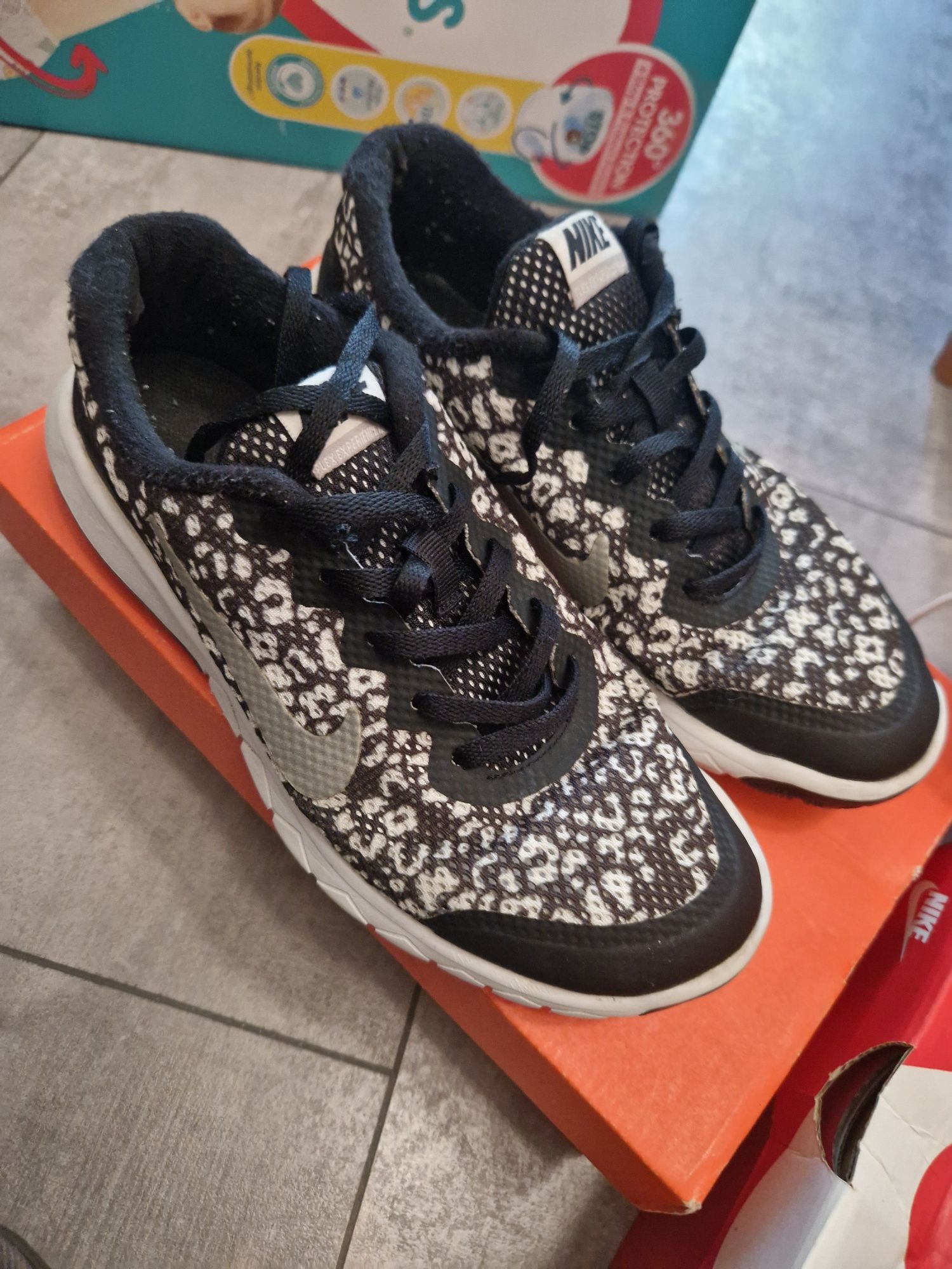 маратонки nike, puma