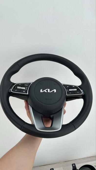 Продается руль,монитор,щиток прибор на Kia Ceed 2023