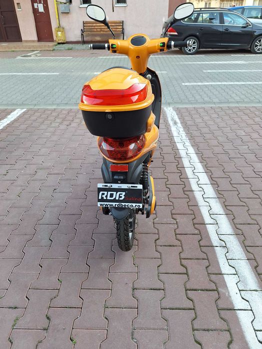 Vand scuter nou cu acte