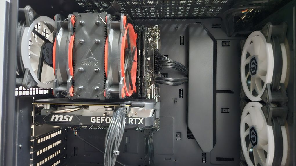 Vand PC de gaming  - nu accept schimburi