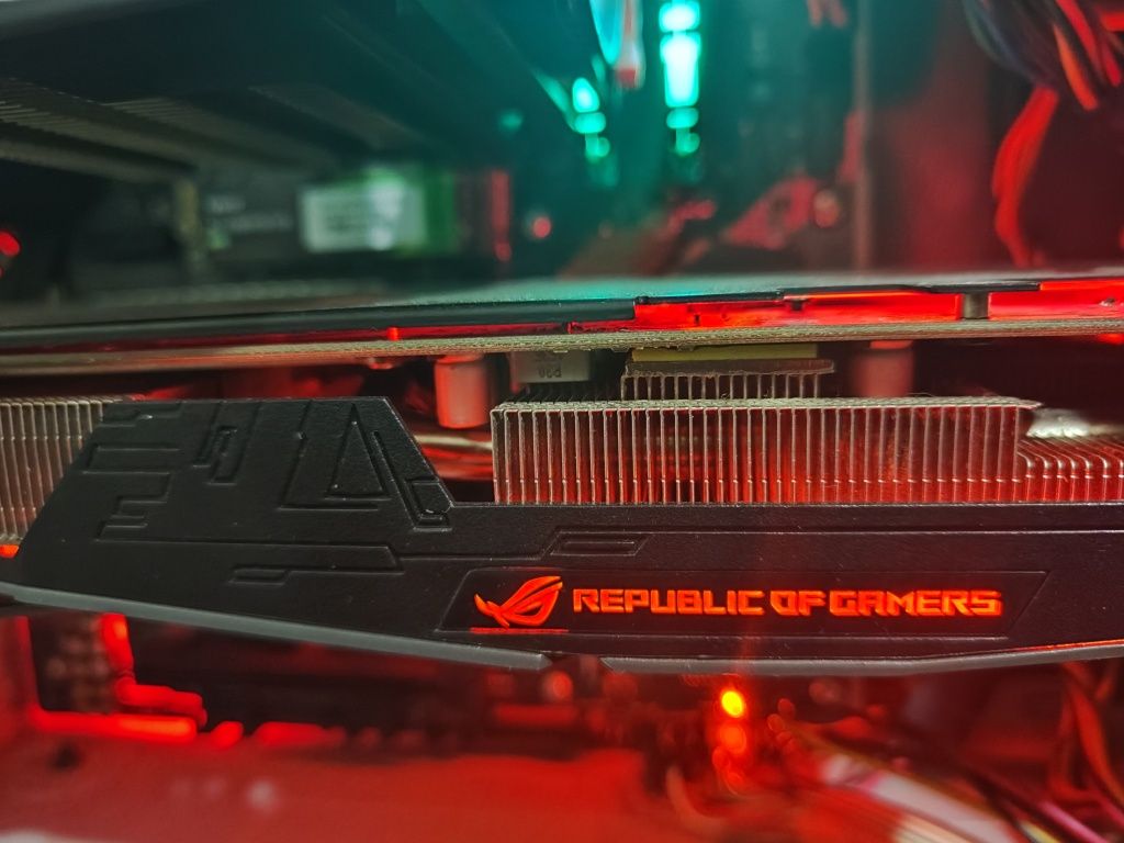 Asus Rog Strix материнская плата,i7-8700 6/12,ОЗУ 16гб 2666, 480 8GB,