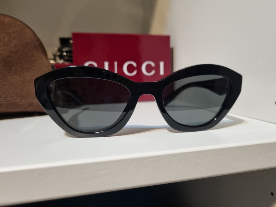 De vânzare ochelarii prada