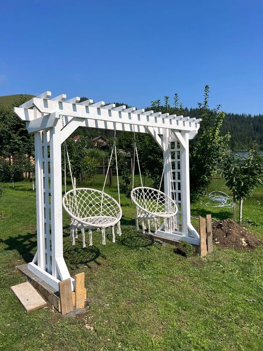 Pergola alba din lemn