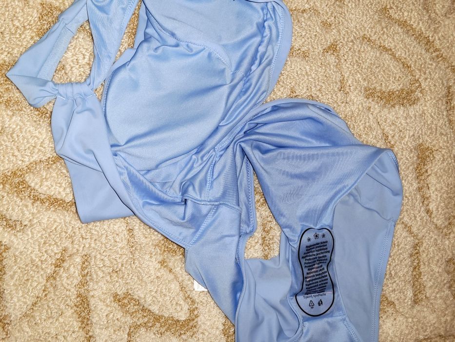 Costum de baie întreg, cu decupaj