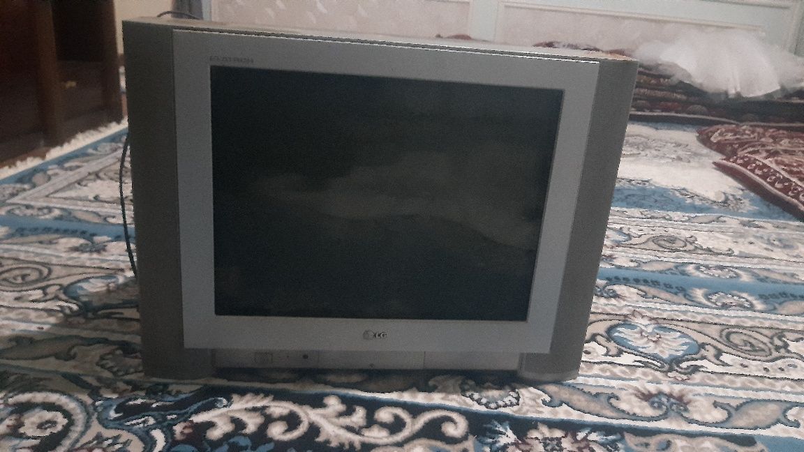 Samsung lg telivizorlar sotiladi
