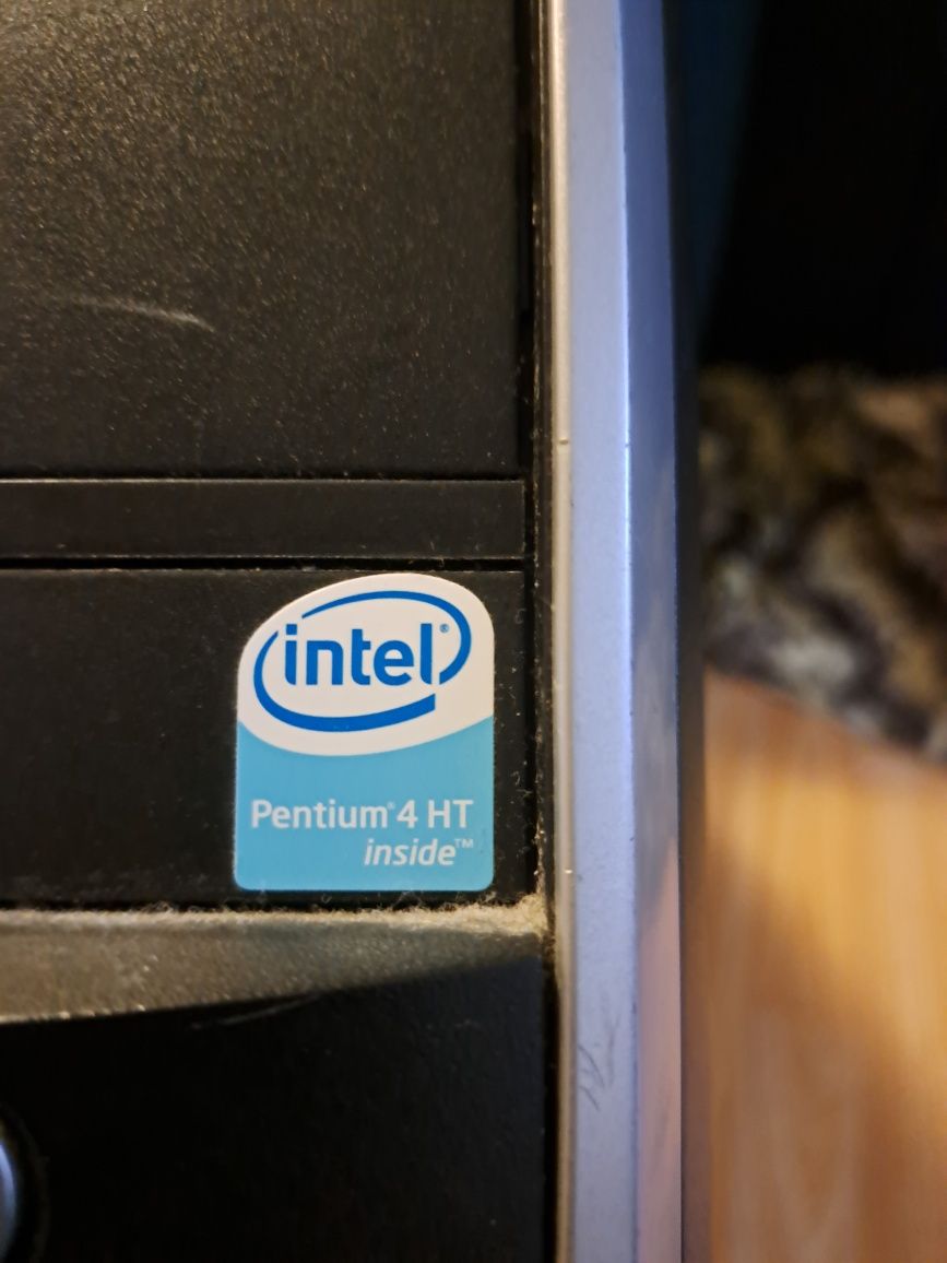 Vând PC Pentium 4 complet