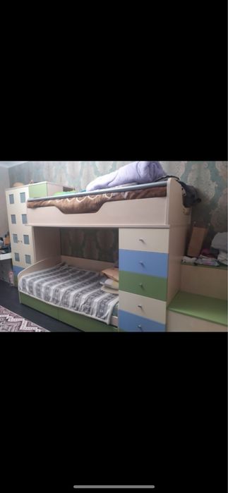 Двухярусная детская кровать со шкафом