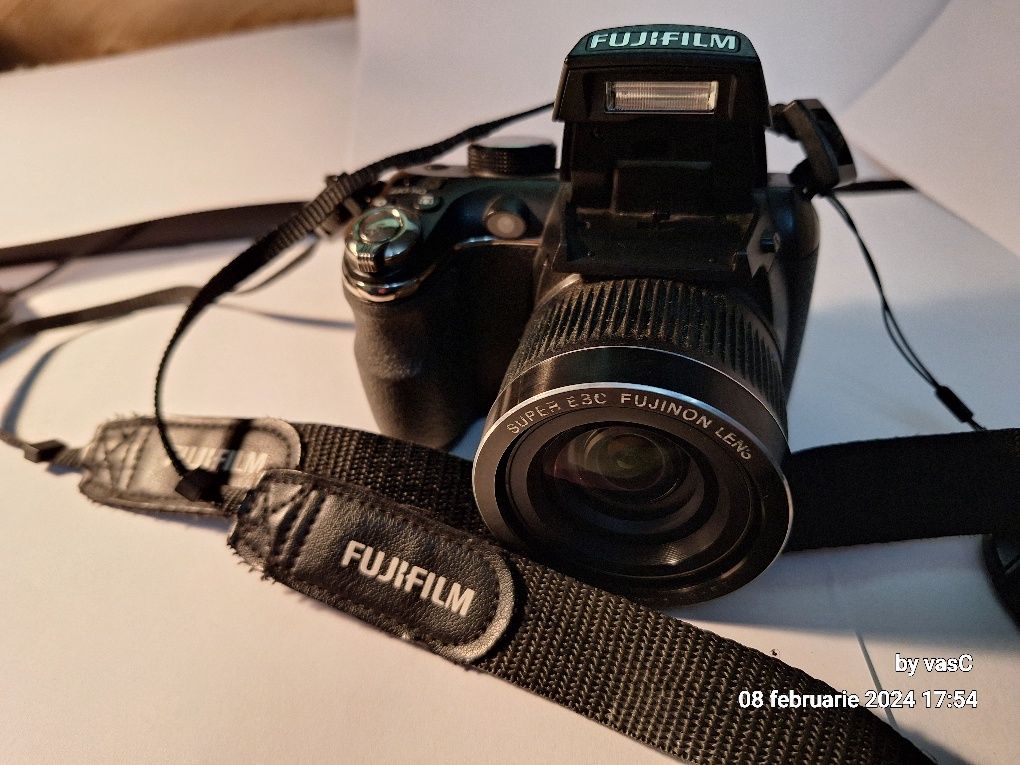 Fujifilm FinePix S3400 Negru 14MP, 28X