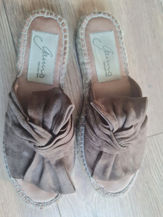 Papuci piele intoarsa