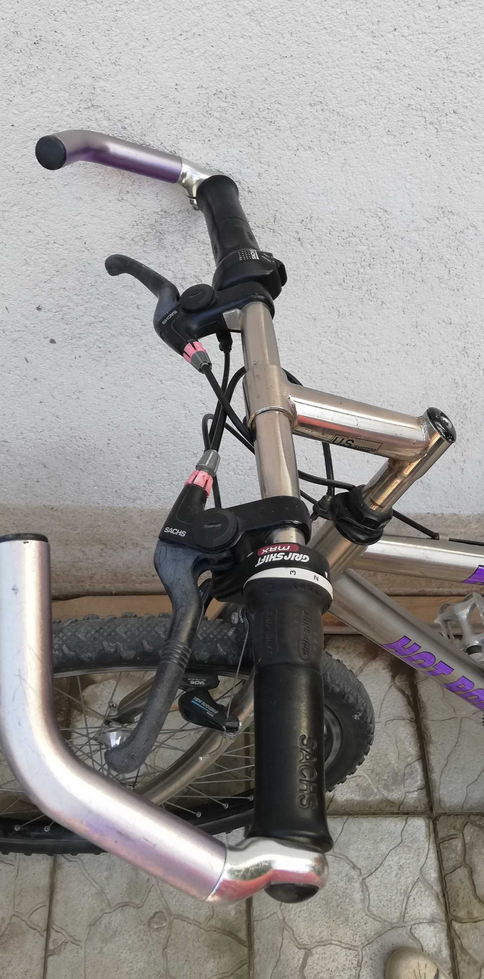 Vând două biciclete