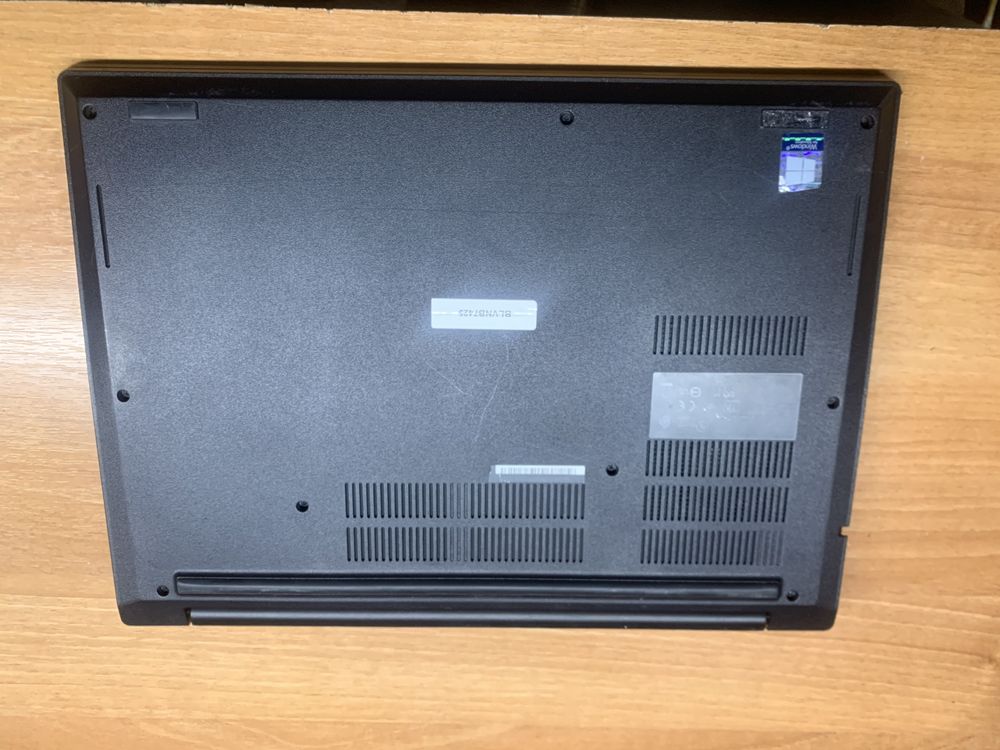 Laptop Lenovo E495 Ryzen 3 8gb ram ,display 14 ssd 256 m2 nvme