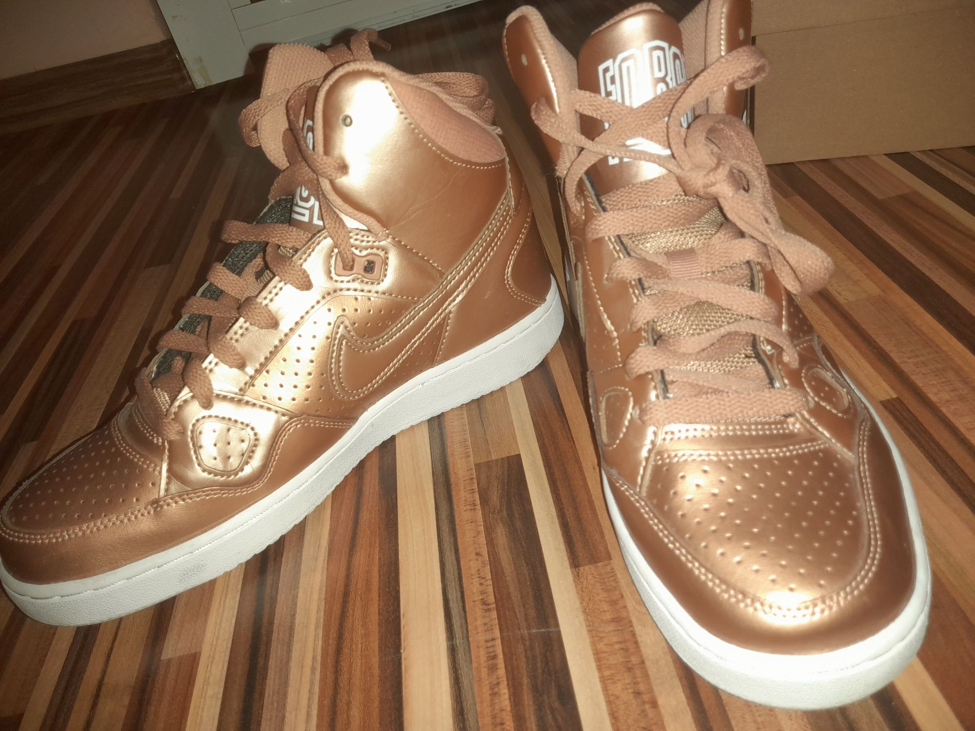 (38.5) NIKE Sun of Force оригинални естествена кожа