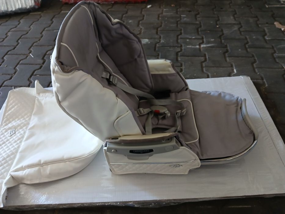 Scaun auto bebe și scoica bebe