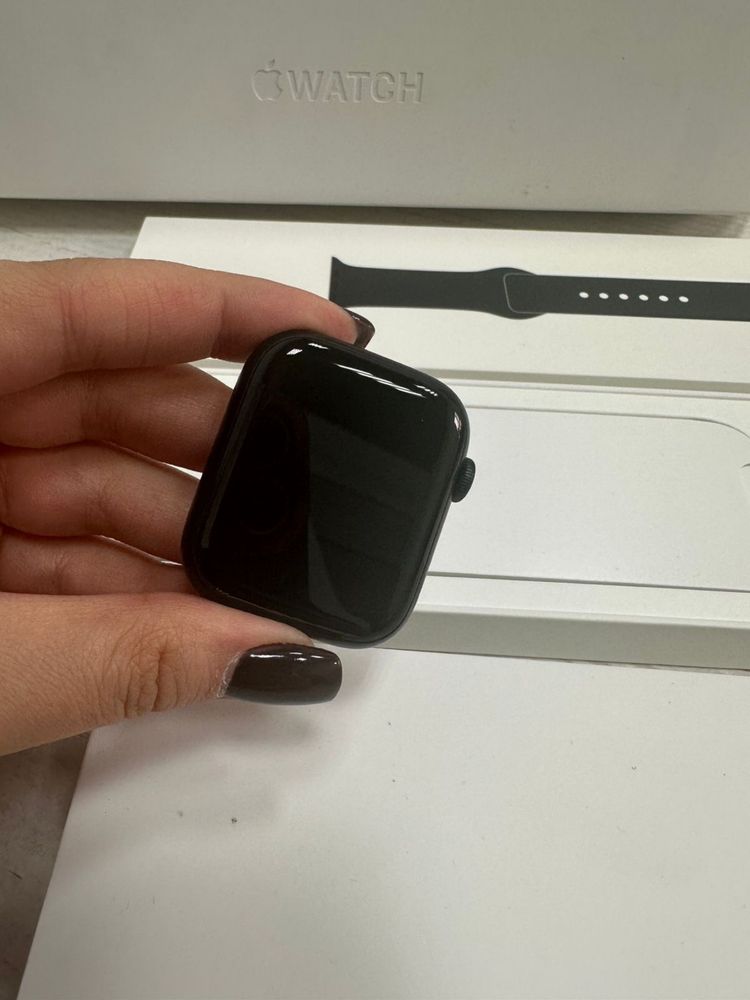 Часы Apple Watch 7