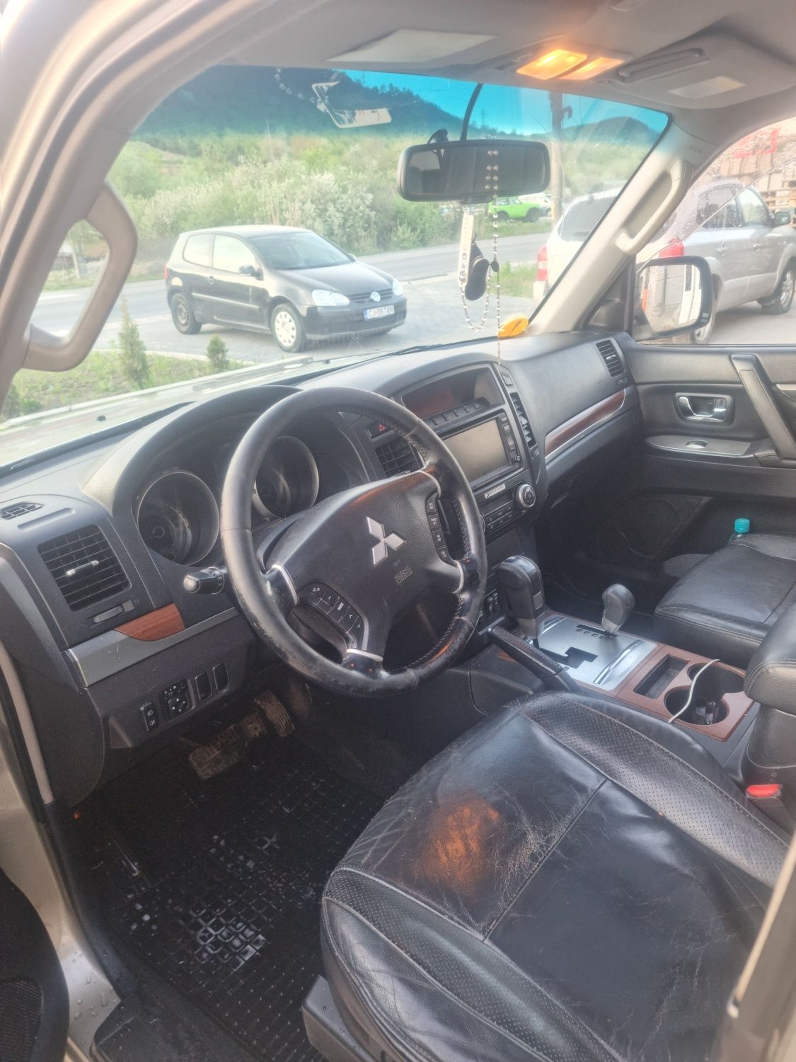 Vindem Mitsubishi  pajero