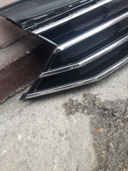 Grila centrala bara fata Volkswagen Passat B8 2015/2020