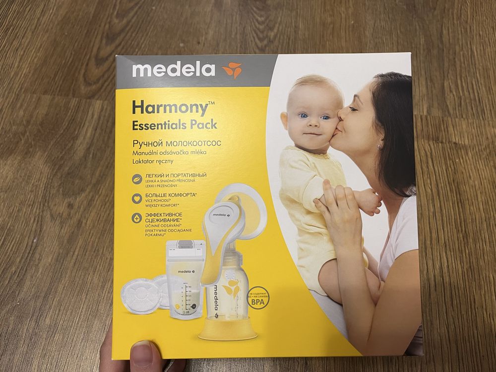 Ръчна помпа Medela Harmony Essential Pack + подарък