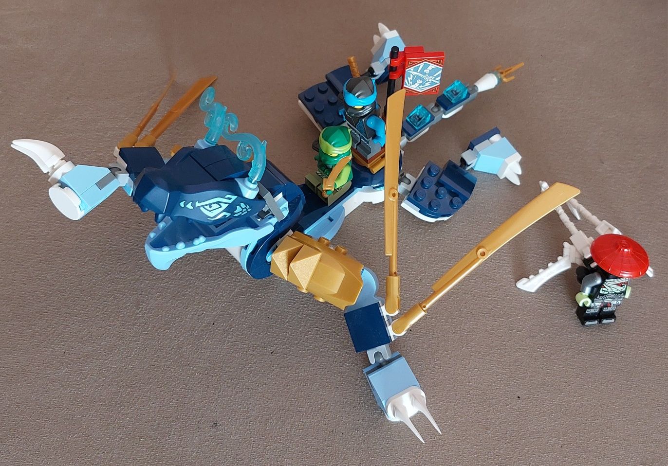 Lego 6+ Dragonul de apa EVO al Nyei (71800) apa EVO al Nyei (71800)