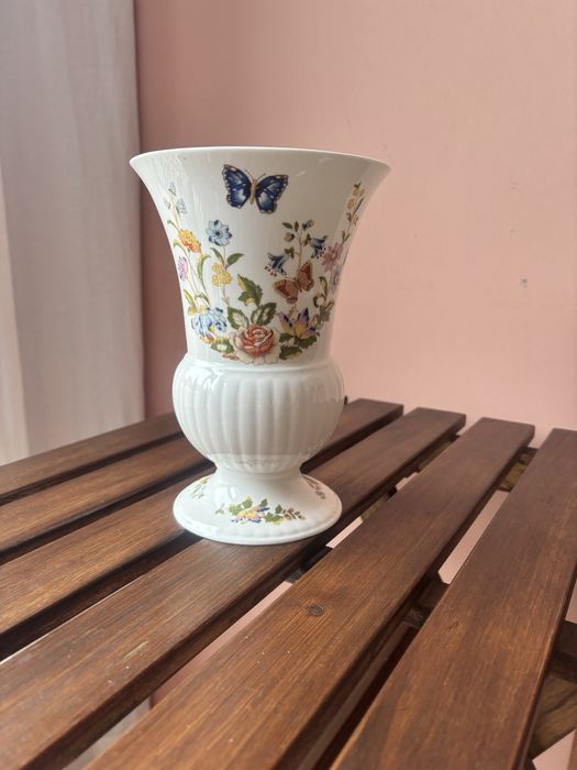 Изящна английска ваза Aynsley Cottage Garden от костен порцелан