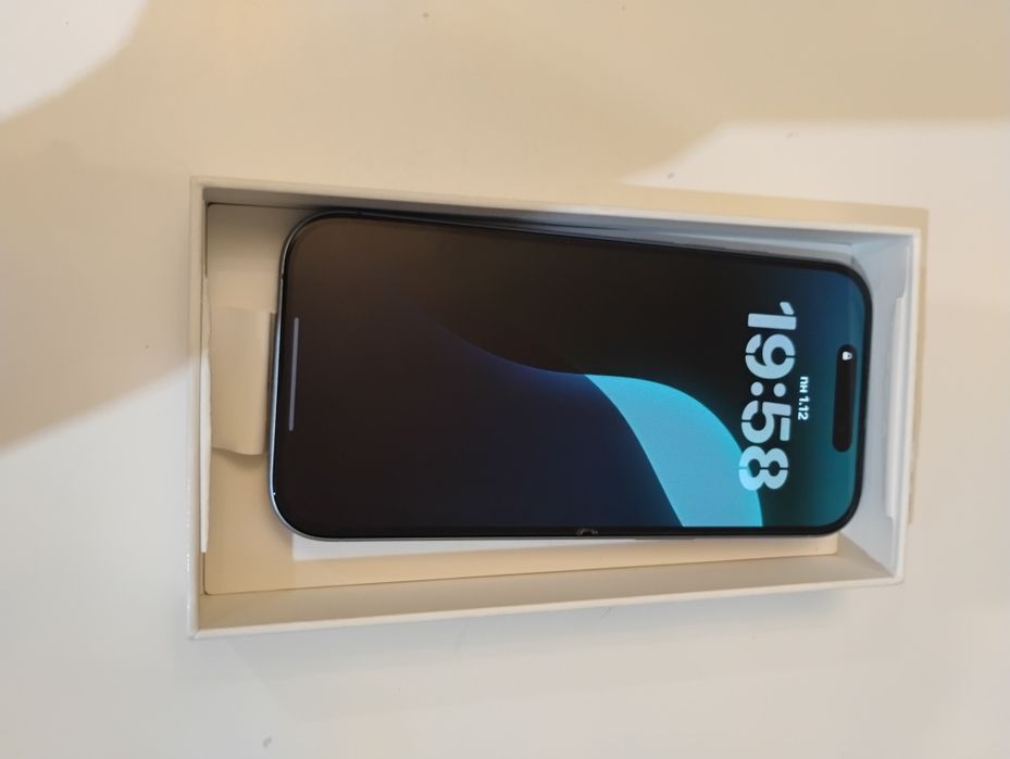 Телефон Iphone 17 като нов