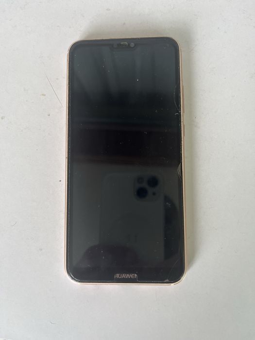 Продавам Huawei p20 lite