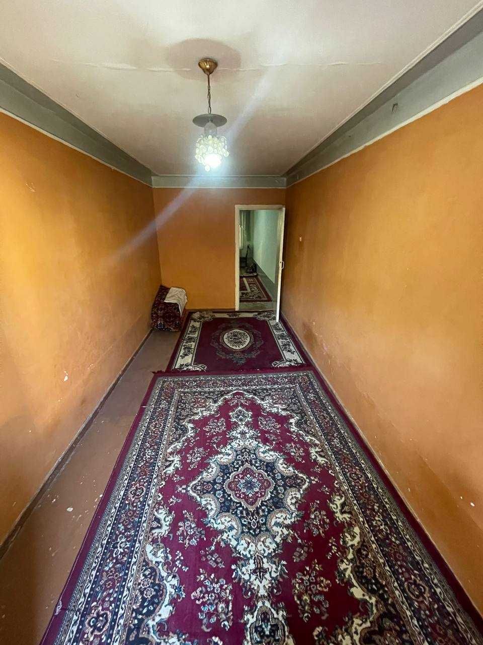 Fargona shaxar Fruniskiy masif sayoxat magazini roparasida uy sotiladi
