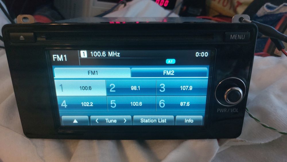 Radio CD auto Mitsubishi L200 model dy-5mw3r69-t-12