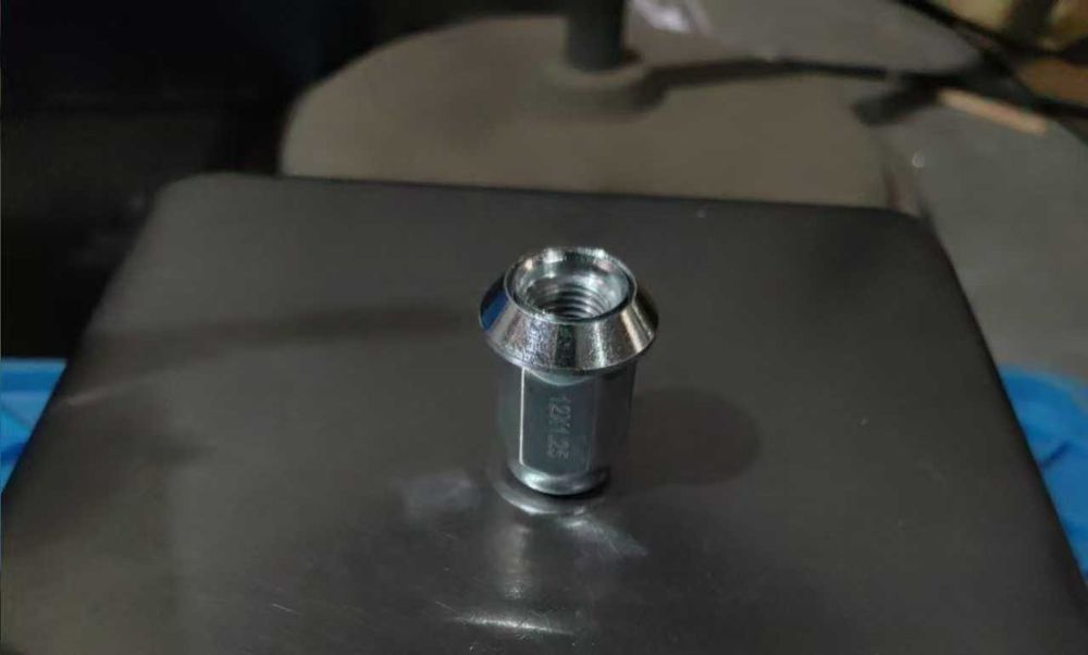Piuliță închisă M12x1,25 mm pentru jantă con 60°, cheie 19 mm