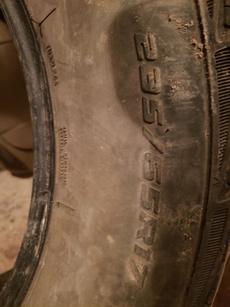 Две непарные шины 235/65r17
