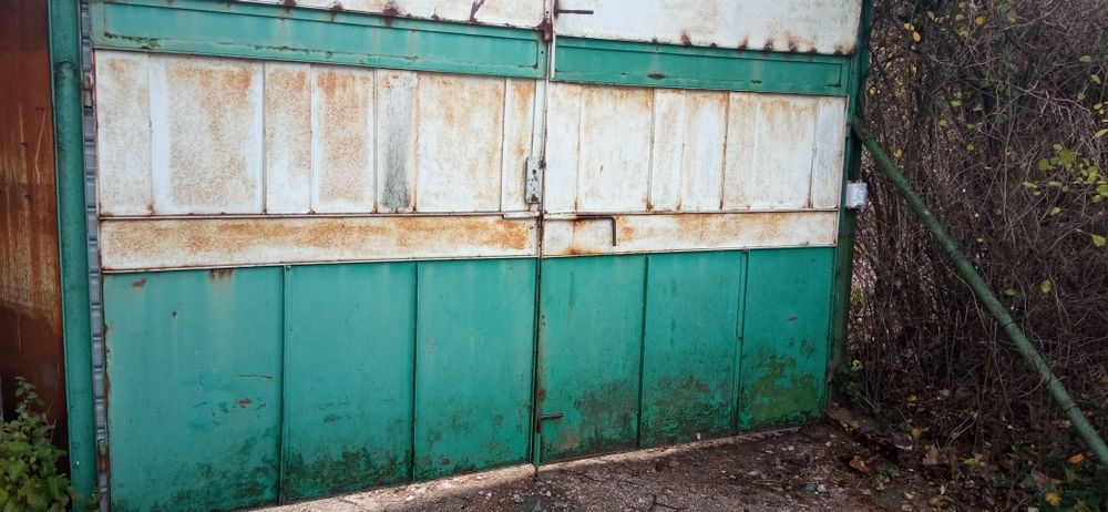 Дворна гаражна врата винкел и ламарина