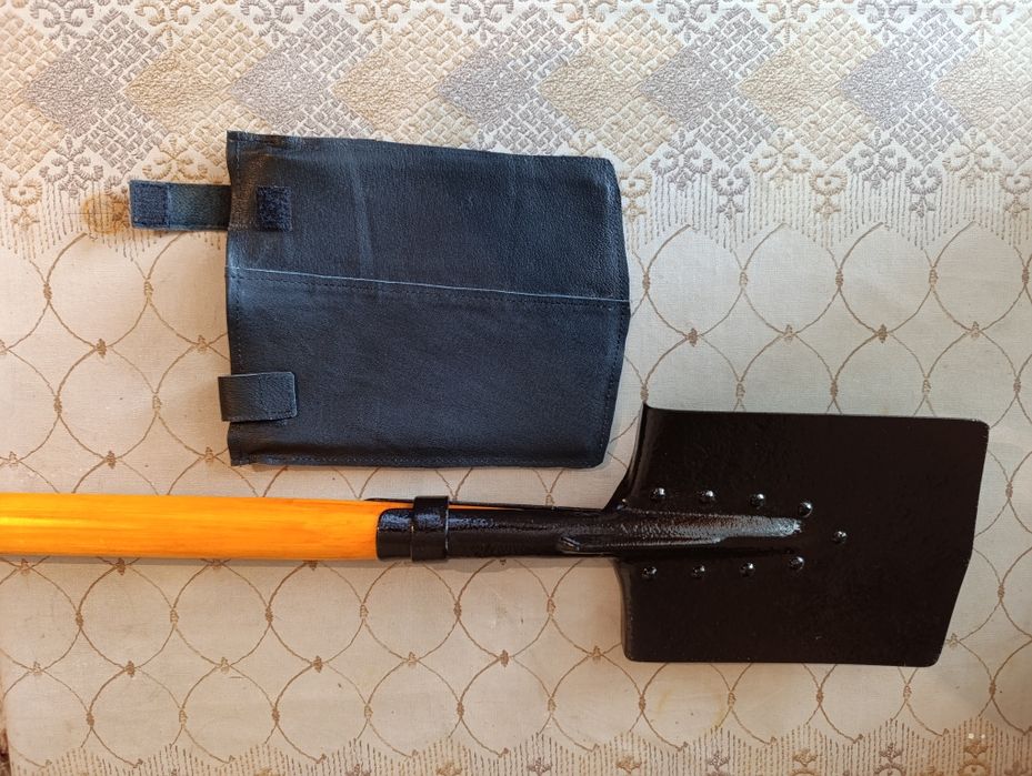 Сапёрная лопата в чехле