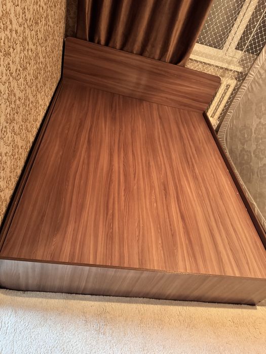 Кровать с матрасом