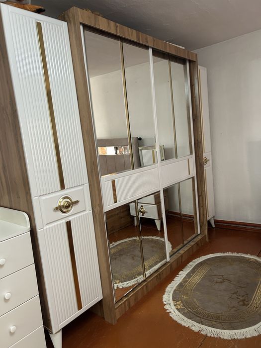 Продам спальный гарнитур